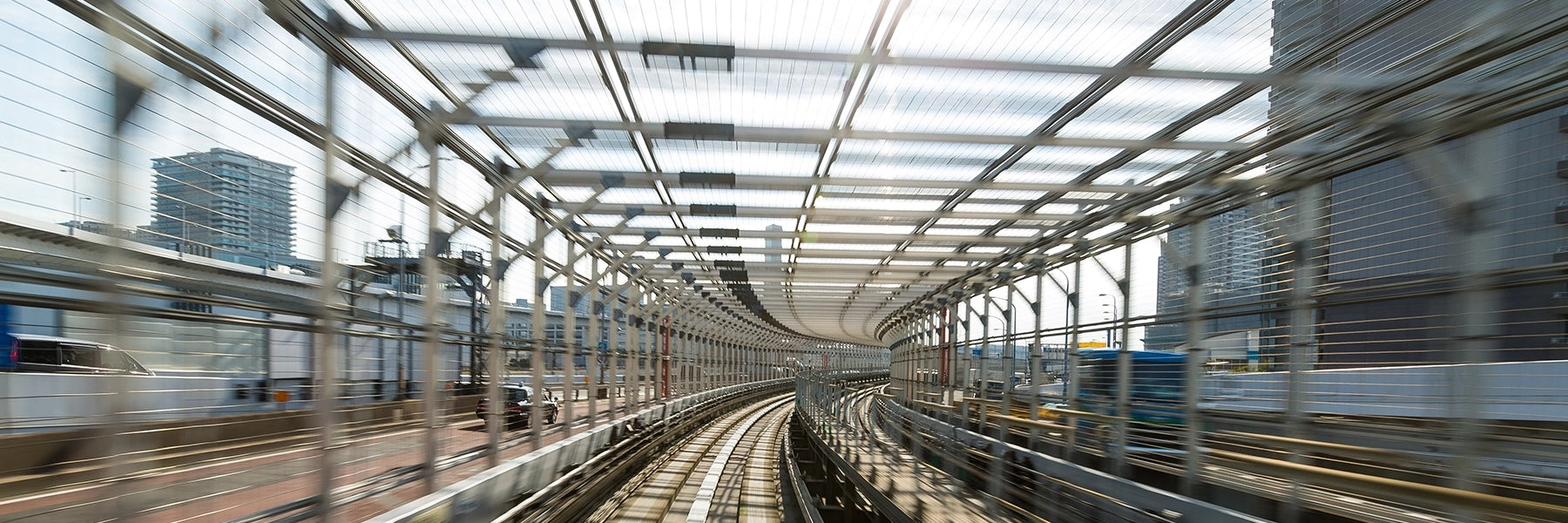 A blurry image of a train traveling through a tunnel.